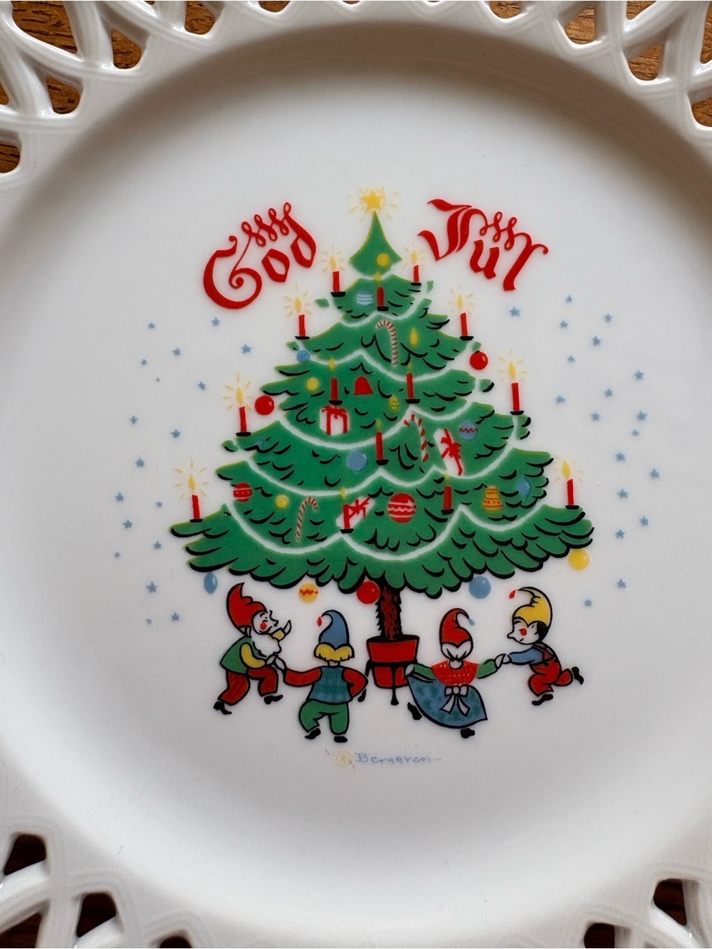 Vintage Lace Edge Berggren Christmas Plate with Tree and Children- Swedish - Picture 6 of 10
